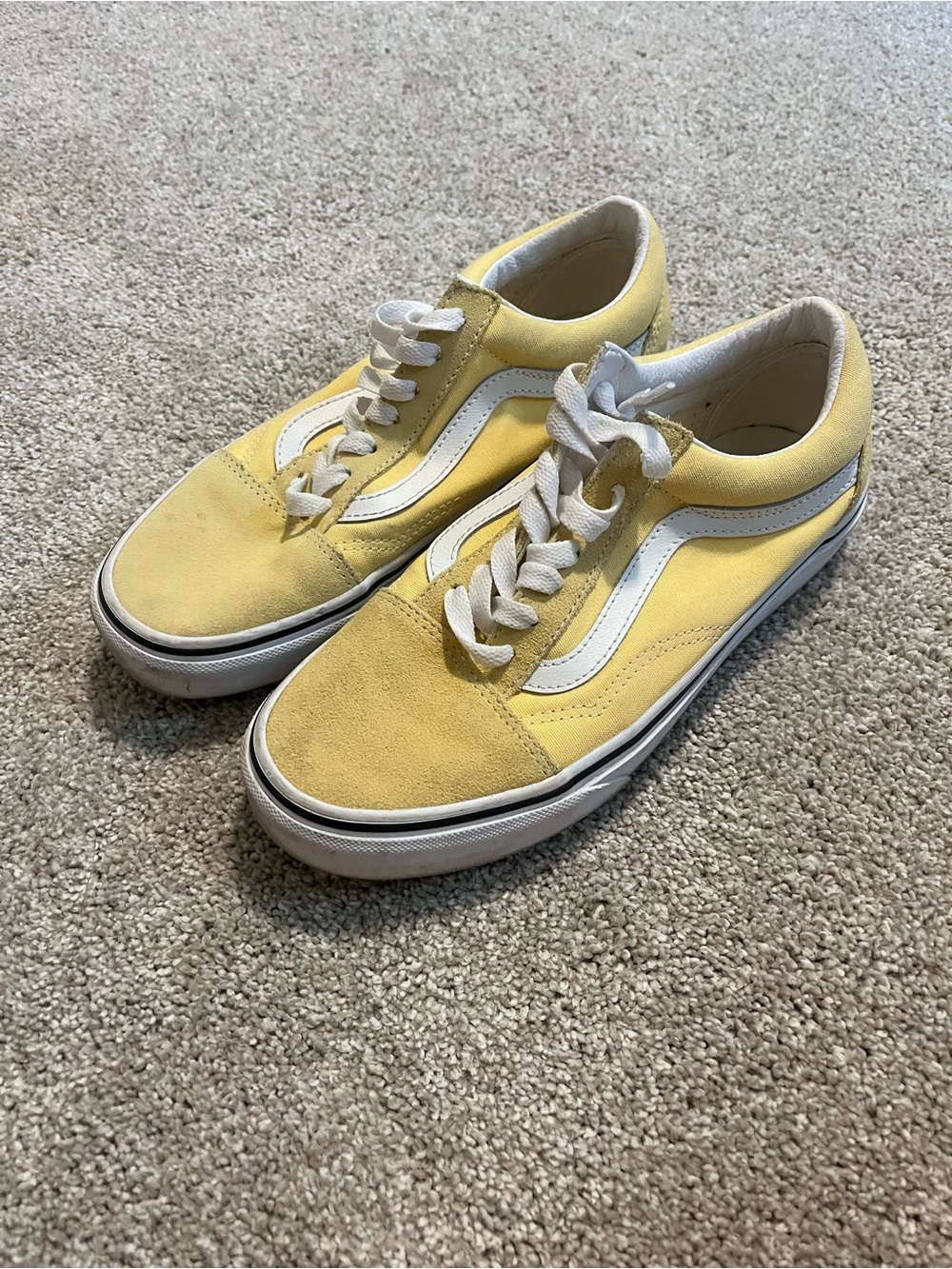 Vans Men’s Yellow and White Old Skool Sneakers
